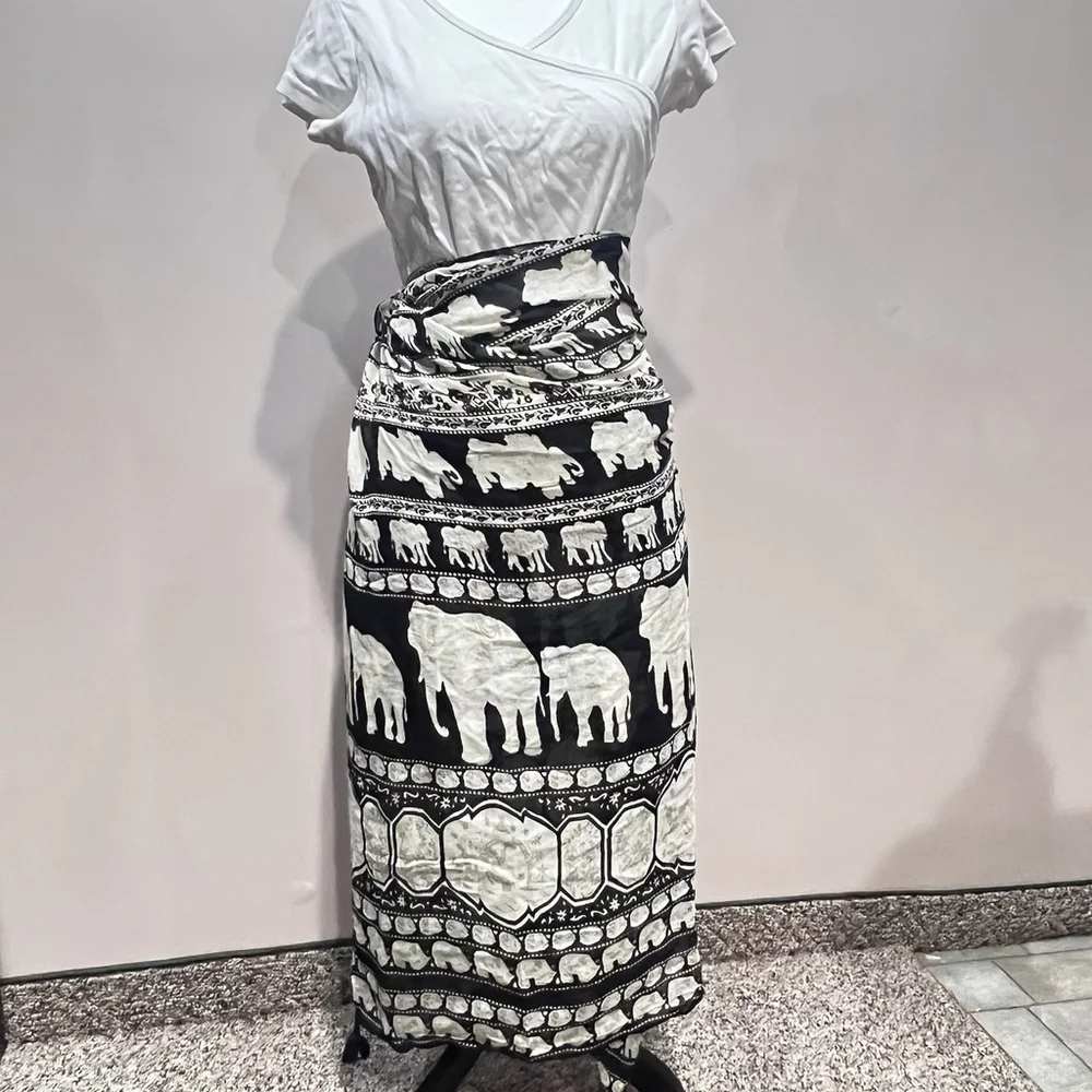 Elephant Scarf 39”x67” Threads 4 Thought Table Cloth White Black Africa India